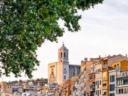 Girona Fiume Onyar Case Pendenti
