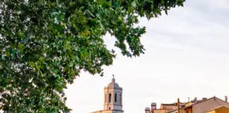 Girona Fiume Onyar Case Pendenti