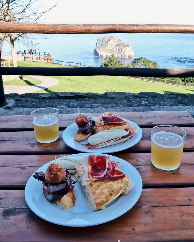 Pinchos a Gaztelugatxe