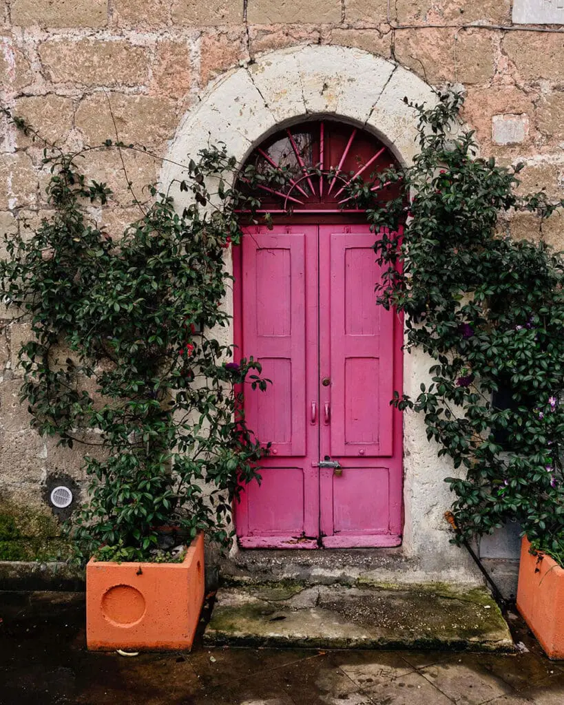 Porta Colorata a Calcata