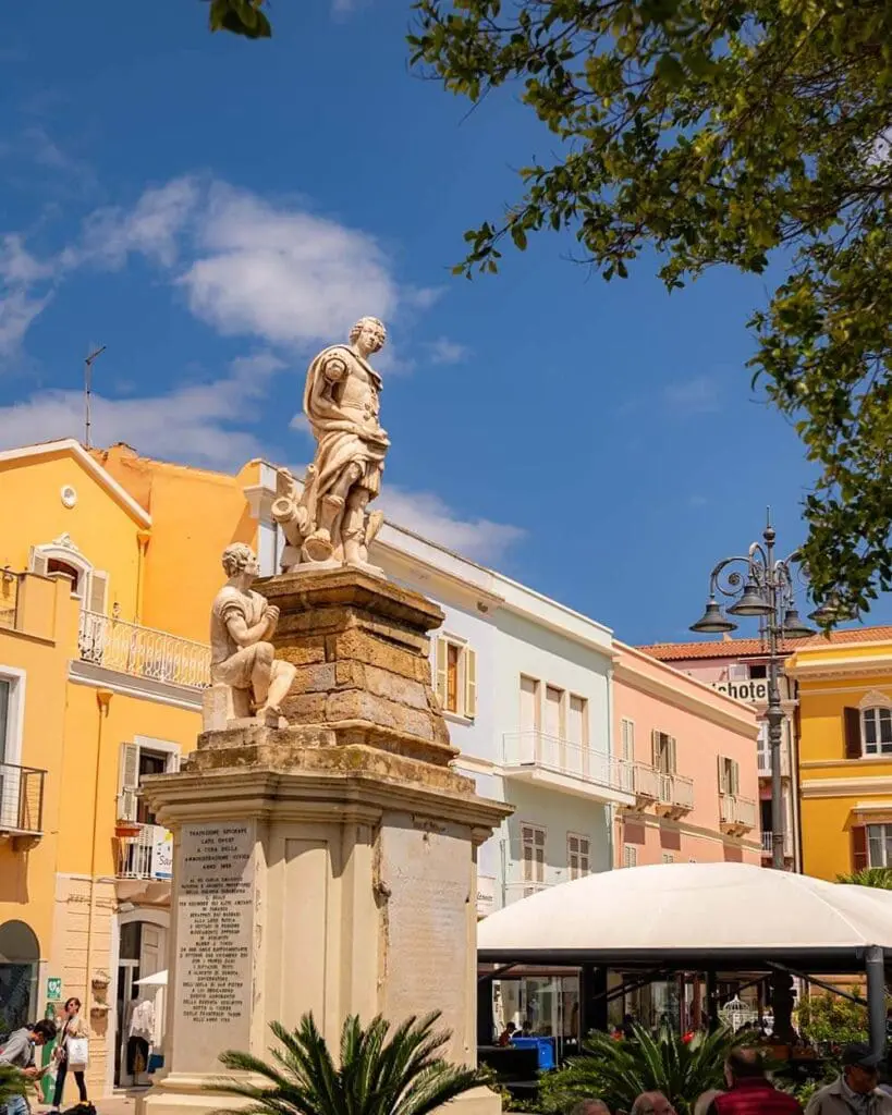 Carloforte statua Carlo Emanuele III