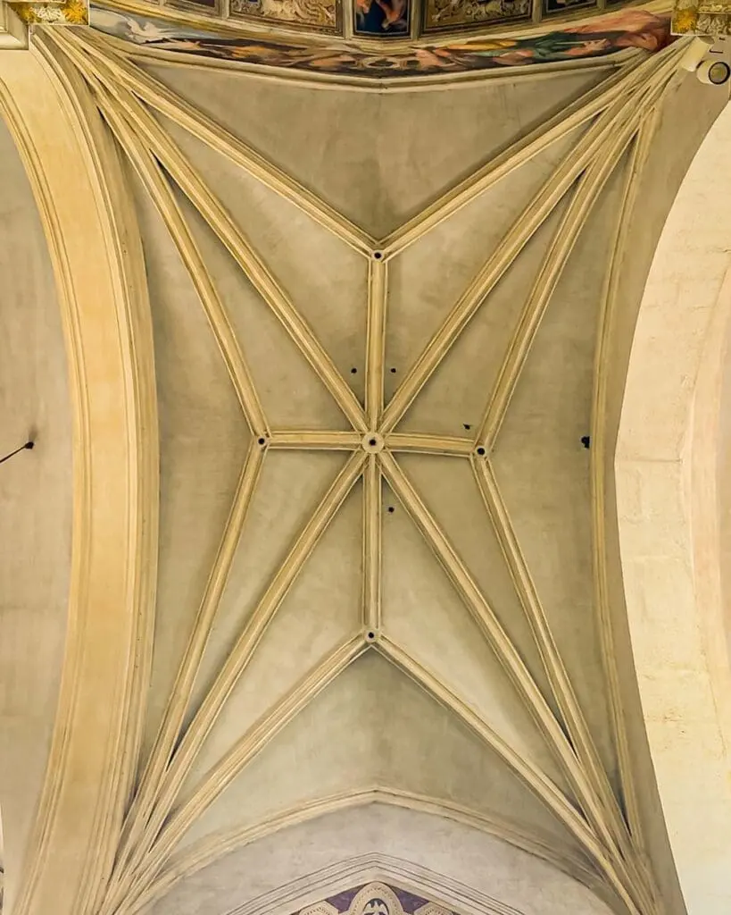 Chiesa Trinità dei Monti Volta stile gotico