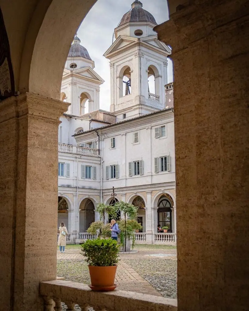 Chiostro convento Trinità dei Monti