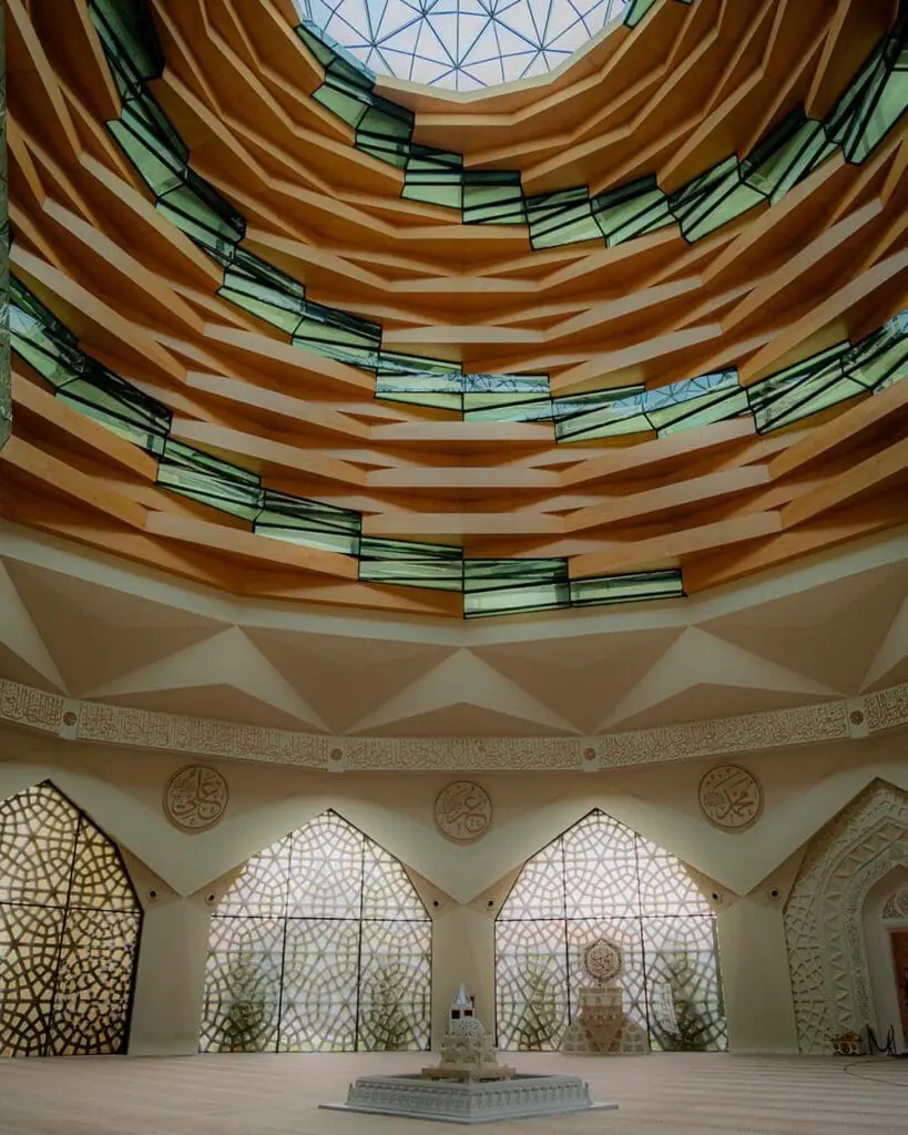 Moschea Insolita Marmara İlahiyat Istanbul