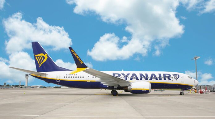 Ryanair passa al digitale addio alla carta d'imbarco cartacea