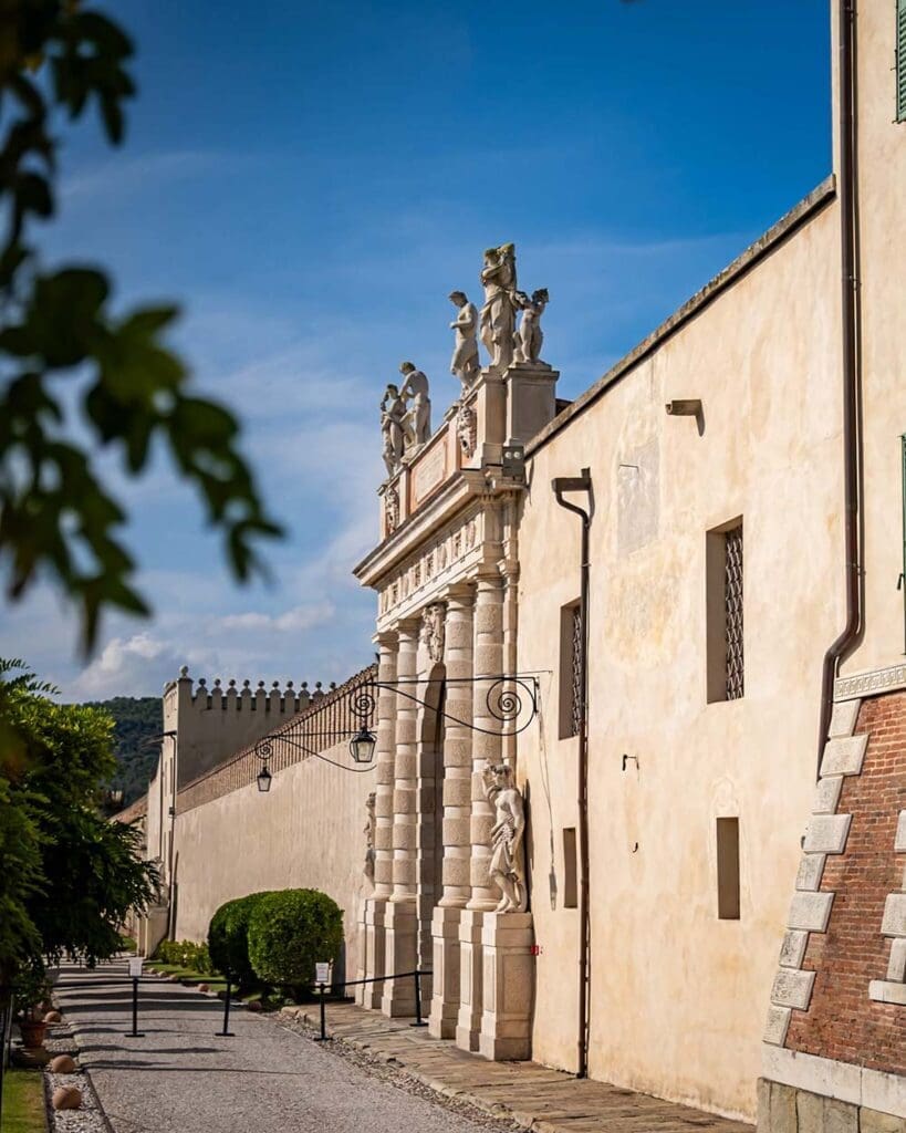 Facciata castello