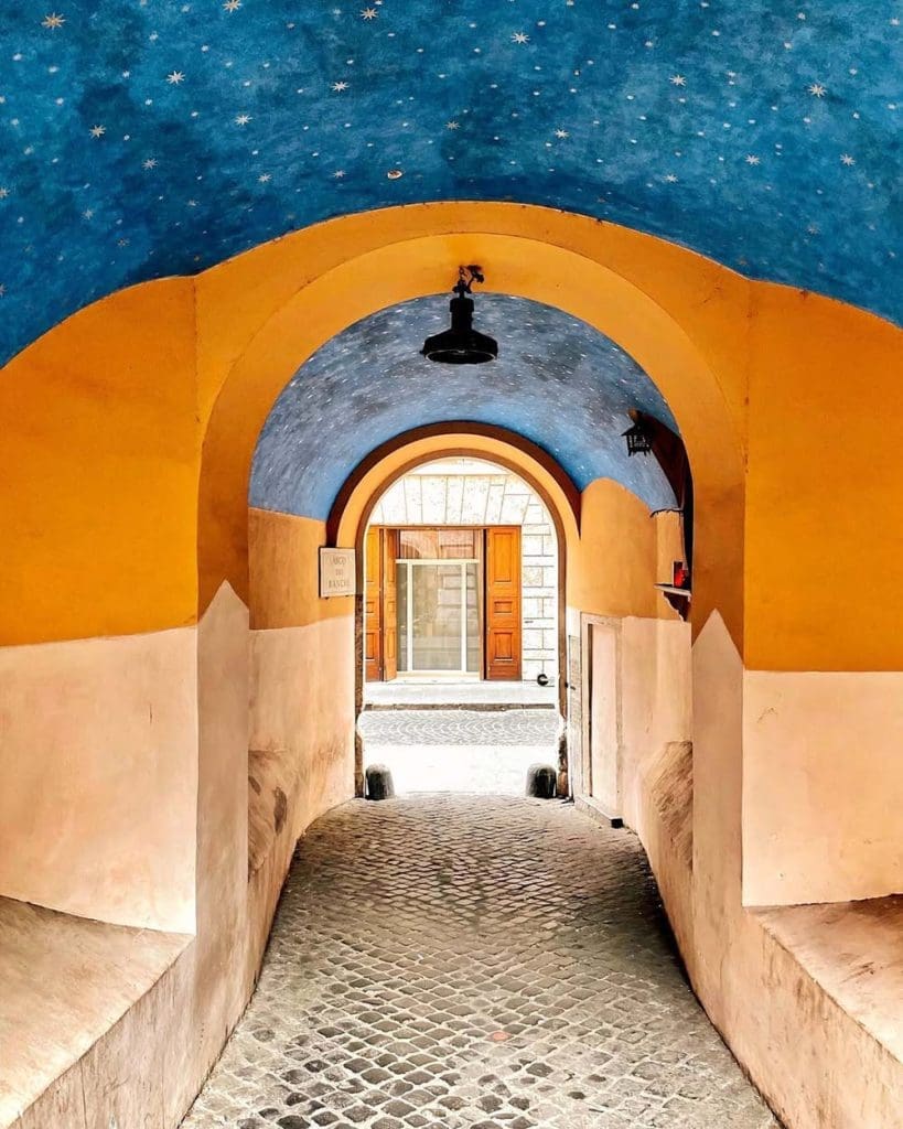 Via Arco dei Banchi